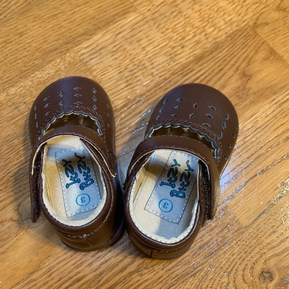 Itzy Bitzy brown dress shoes with squeakers